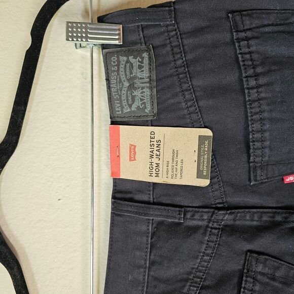 NWT Levis Dark Grey/Black High Waisted Mom Jeans Size 27 × 32 - Picture 3 of 7